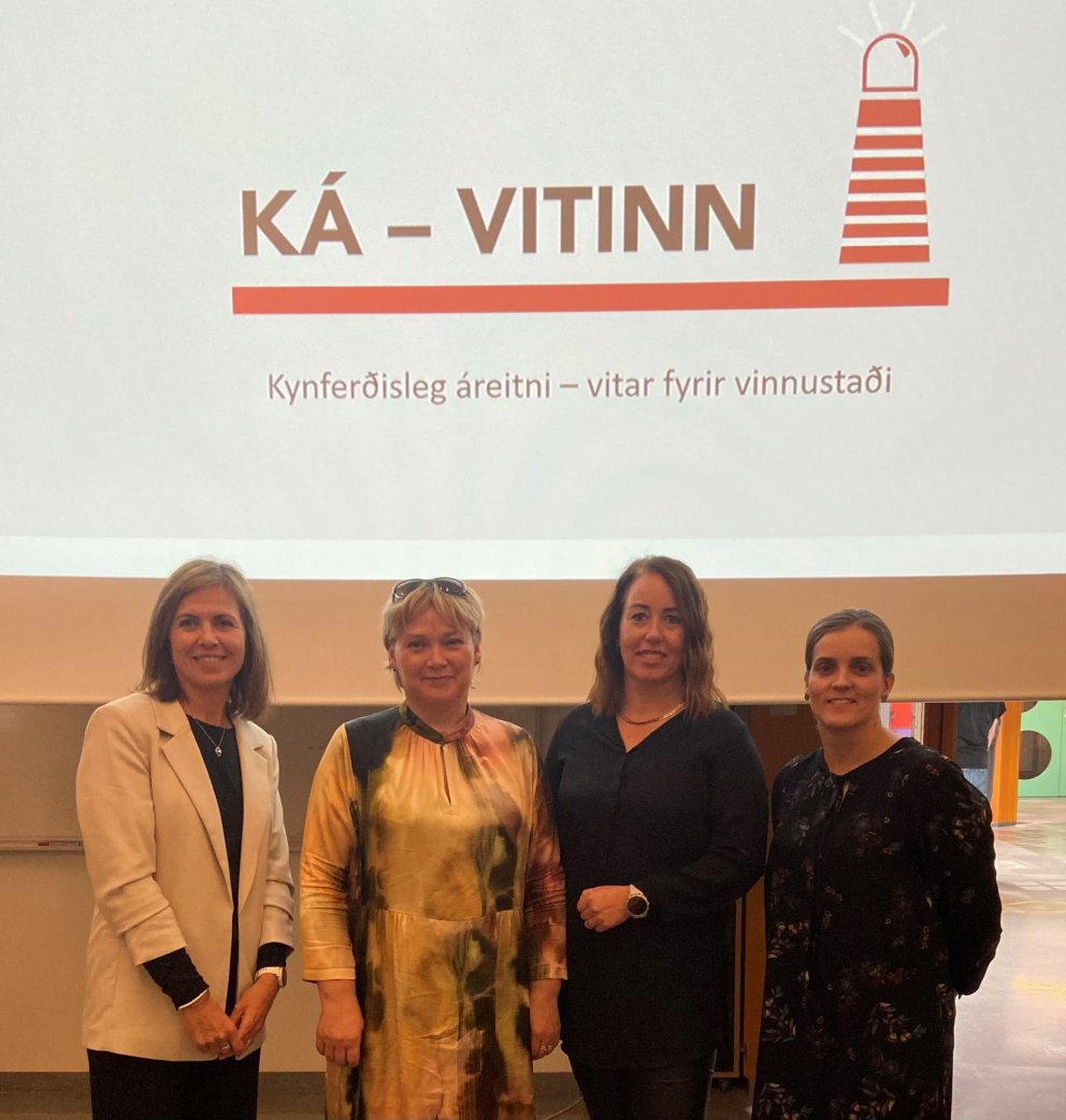 Bryndís Elfa Valdemarsdóttir og Anna Lilja Björnsdóttir, sérfræðingar á Jafnréttisstofu, ásamt Sigrí…